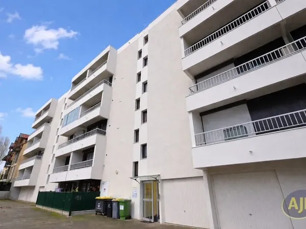 Appartement T3 balcons parking cellier à l'Aiguillon