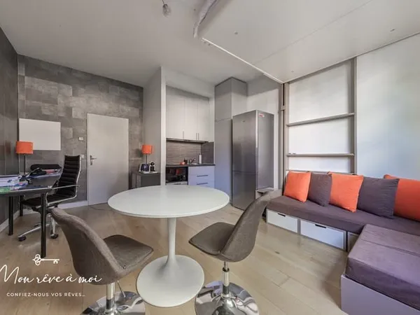Studio de 28m2 en parfait état avec parking et cave