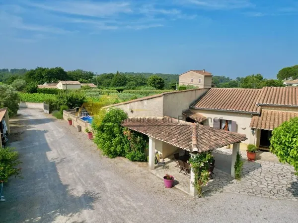 Ensemble immobilier activité saisonnière