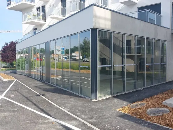 Local commercial 218 m²