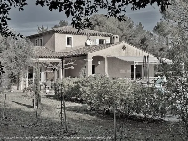 Lorgues, Villa 4 chambres, piscine sur terrain clos et plat de 3000 m²
