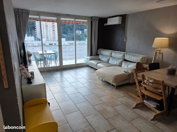 Bel appartement 3 pièces dernier étage