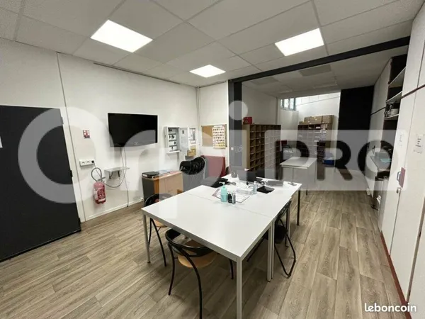 Bureau 110 m²