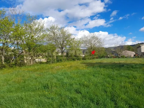 Terrain constructible 890 m²