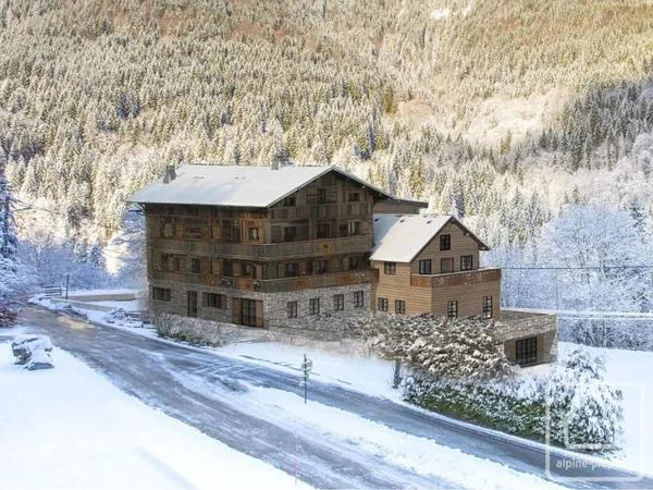 Appartement duplex 4 chambres, 2 salles de bains, avec parking et cave, bénéficiant de finitions de 