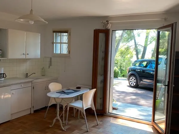 STUDIO meublé rdc Villa