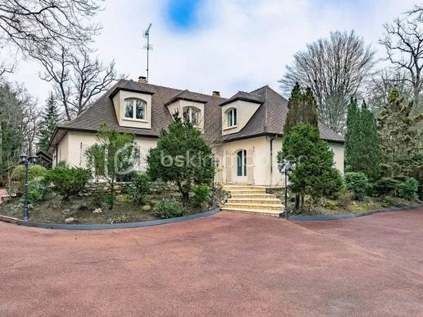 Maison 9 pièces 453 m²