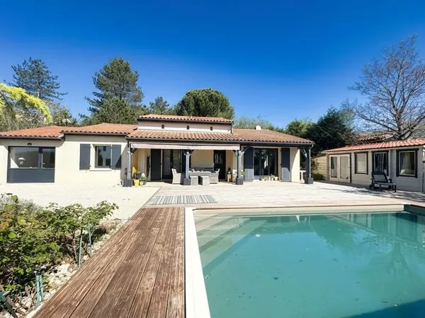 Secteur Castelnaud - Maison de plain pied avec vue dégagée et piscine
