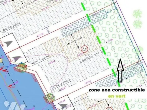 Terrain 650 m²