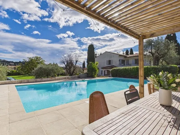 Maison 5 pièces 240 m²