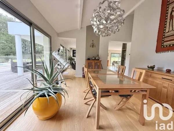 Maison 7 pièces 210 m²