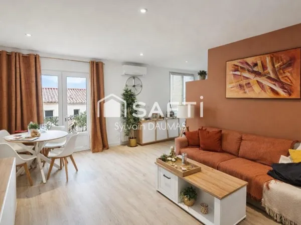 Haut de villa entièrement rénové, lumineux, climatisé, avec terrasse plein sud