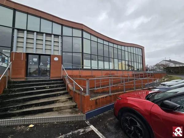 Local commercial 654 m²