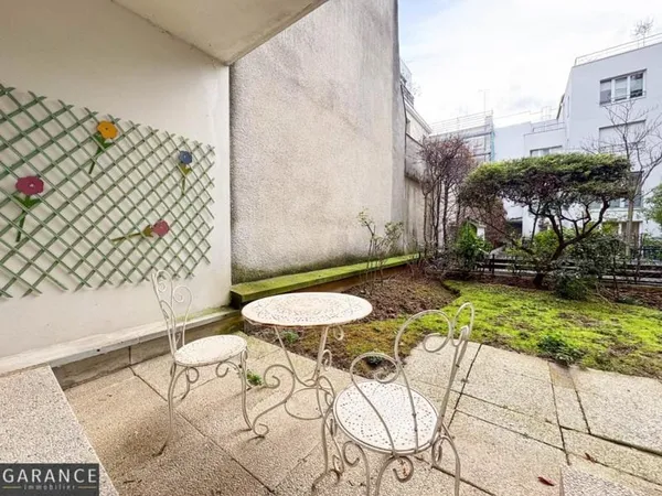 Appartement 4 pièces à Paris Nation (75012) JARDIN privati