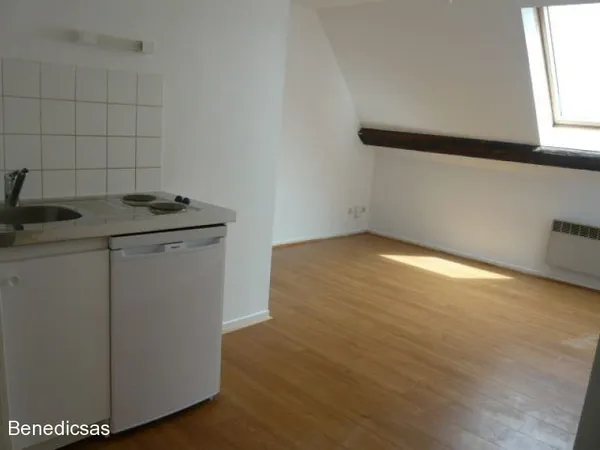 Grand studio à louer au centre de METZ avec kitchenette