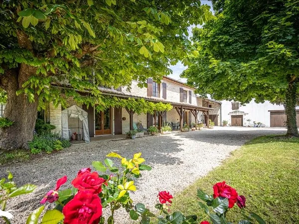 Maison en pierre de 7 pièces principales