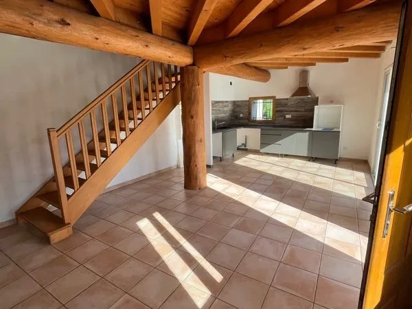 Maison jumelée au calme avec terrasse