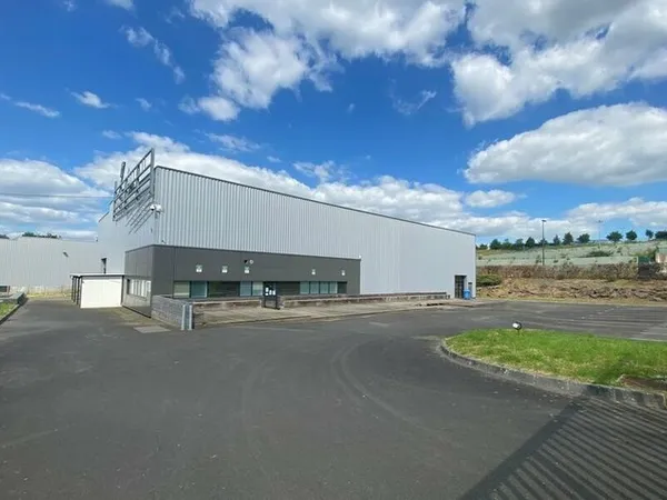 Bâtiment d'activité 970 m2 Zone dynamique Accès direct A