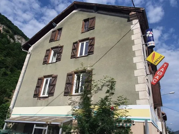 Bien immobilier de rendement Vente Luzenac 9p 325m² 180000€