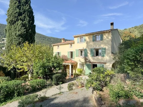 Maison 5 pièces 205 m²