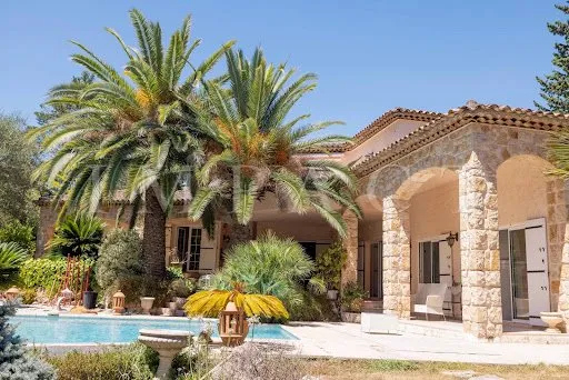 Villa 6 pièces 220 m²
