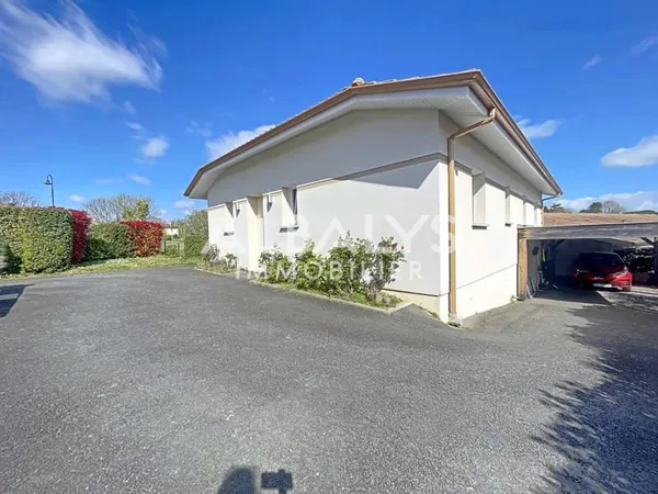 Maison récente de plain-pied au coeur de Pompignac