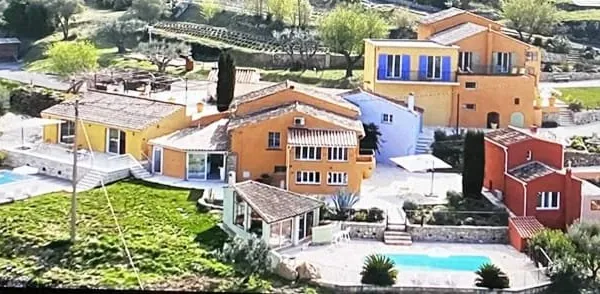 Maison 12 pièces 450 m²