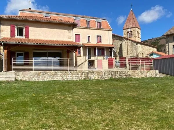 MAISON DE CAMPAGNE DANS PETITE CO PROPRIETE