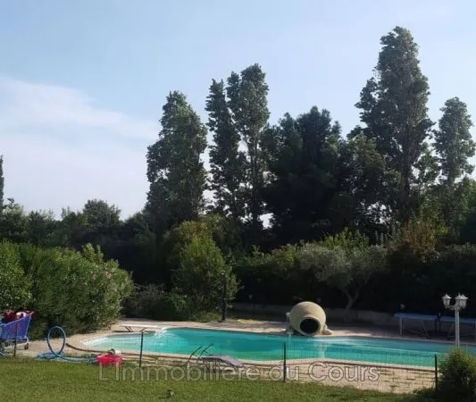 Terrain 800 m²