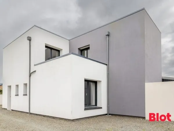 À VENDRE SAINT MELOIR DES ONDES - MAISON 4 CHAMBRES - PISCINE INTÉRIEURE