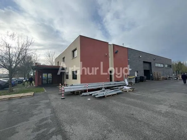 Local d'activité 900 m²