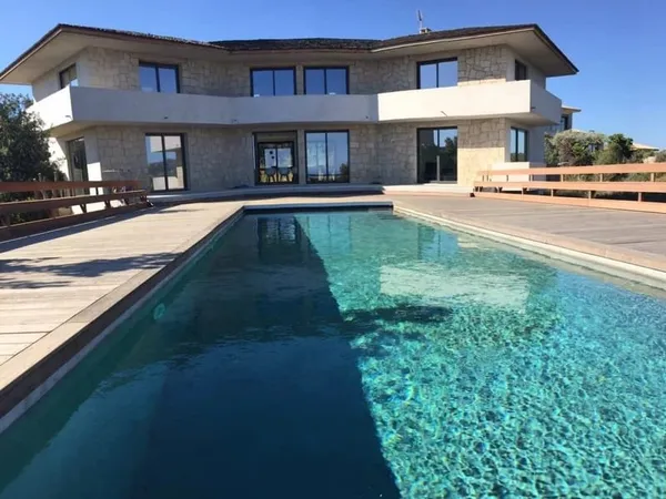 Pianottoli - Location saisonnière - Maison - 9 Personnes - 4 Chambres - 4 Salles de bain - Piscine