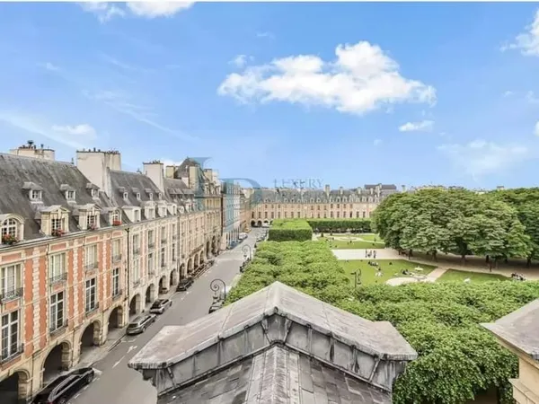 PLACE DES VOSGES - PARIS 4 (75004) - DUPLEX DE 165 M2 - EXCEPTIONNEL - DERNIER ETAGE - ASCENSEUR - I