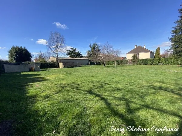A vendre sur SAINT-PRIEST MANISSIEUX (69 800) - Terrain plat constructible de 1 004 m²