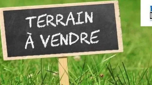 Terrain 784 m²
