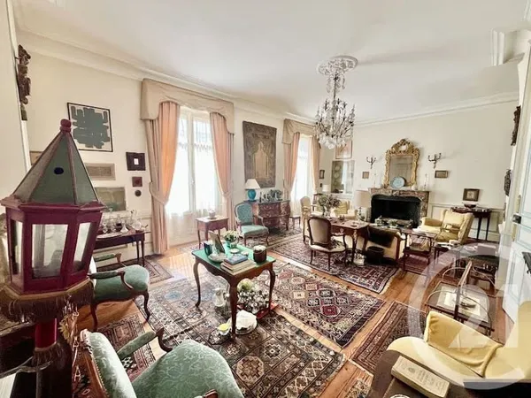 Appartement 7 pièces 301 m²