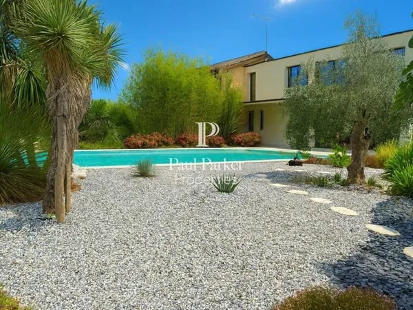 Villa d'exception Montpon Ménestérol 7 piéces, piscine, 6400 m² de terrain