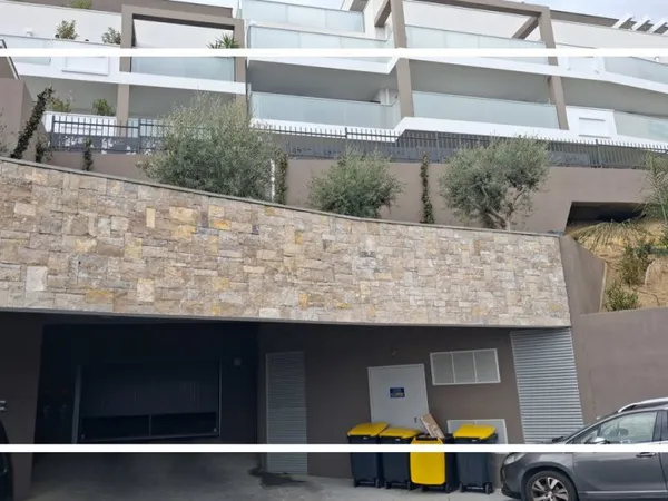 PARKING SOUS SOL 12,5 M² : VILLA MARCY