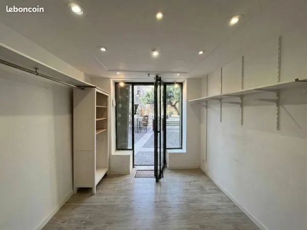 LOCAL COMMERCIAL 147 m² FREJUS