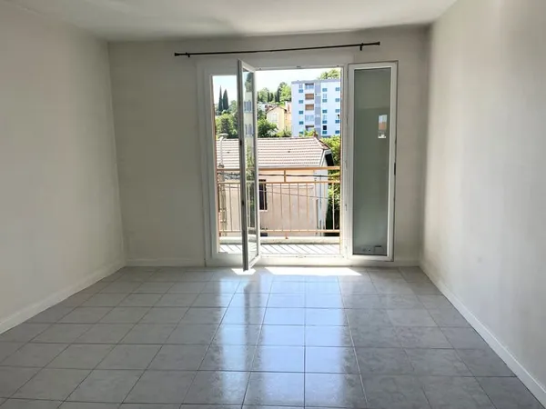 Clermont F1 32m2 avec parking vue Montjuzet