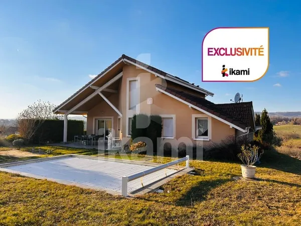 Maison familiale avec piscine et vue dégagée