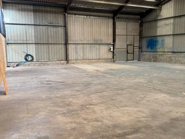 Location bâtiment 340m² à usage de stockage