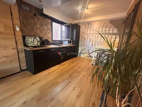 Studio rénové de 31 m², inspiration loft, situé dans le quar