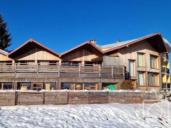 Ancien hôtel d'exception au coeur d'une station de ski - 900 m² d'opportunité