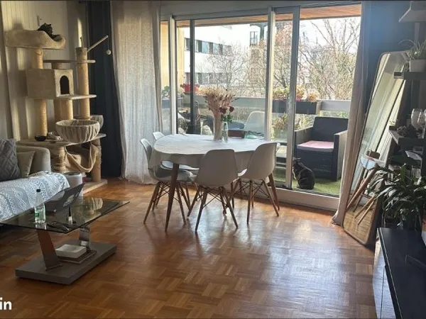 Appartement de 50 m^2 + Terrasse de 7m^2