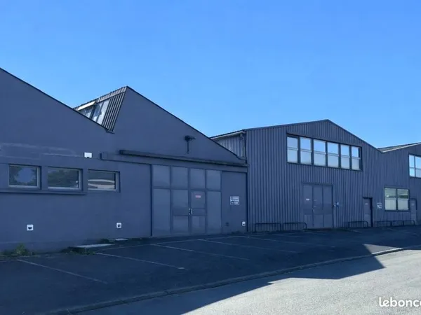 Local 3000 m² La Gaubretière