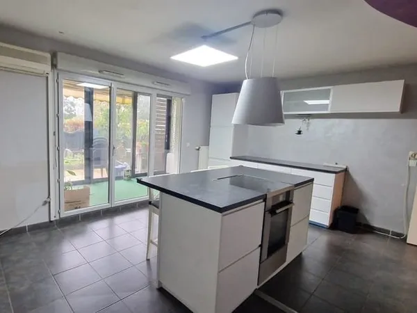 À VENDRE T3 TERRASSE & JARDIN DE 45 m² - VAULX-EN-VELIN