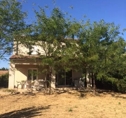 Vallon pont d'arc villa 3 ch jardin calme 248 000e