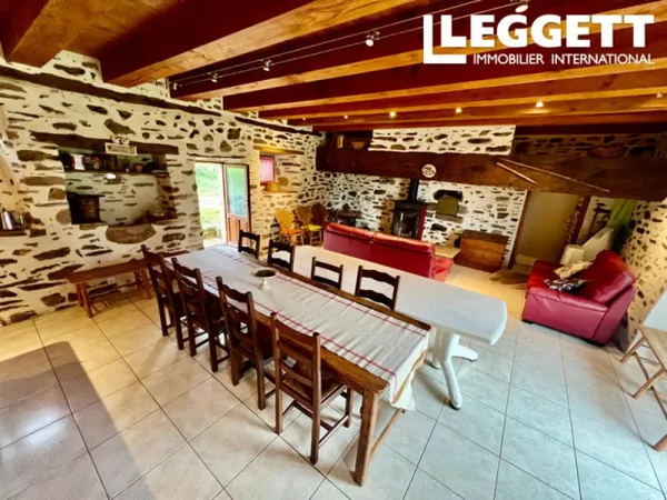 Superbe propriété rénovée & spacieuse de 4 chambres, piscine creusée chauffée, dans un hameau calme,