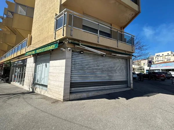 LOCAL COMMERCIAL - Centre ville de Vence